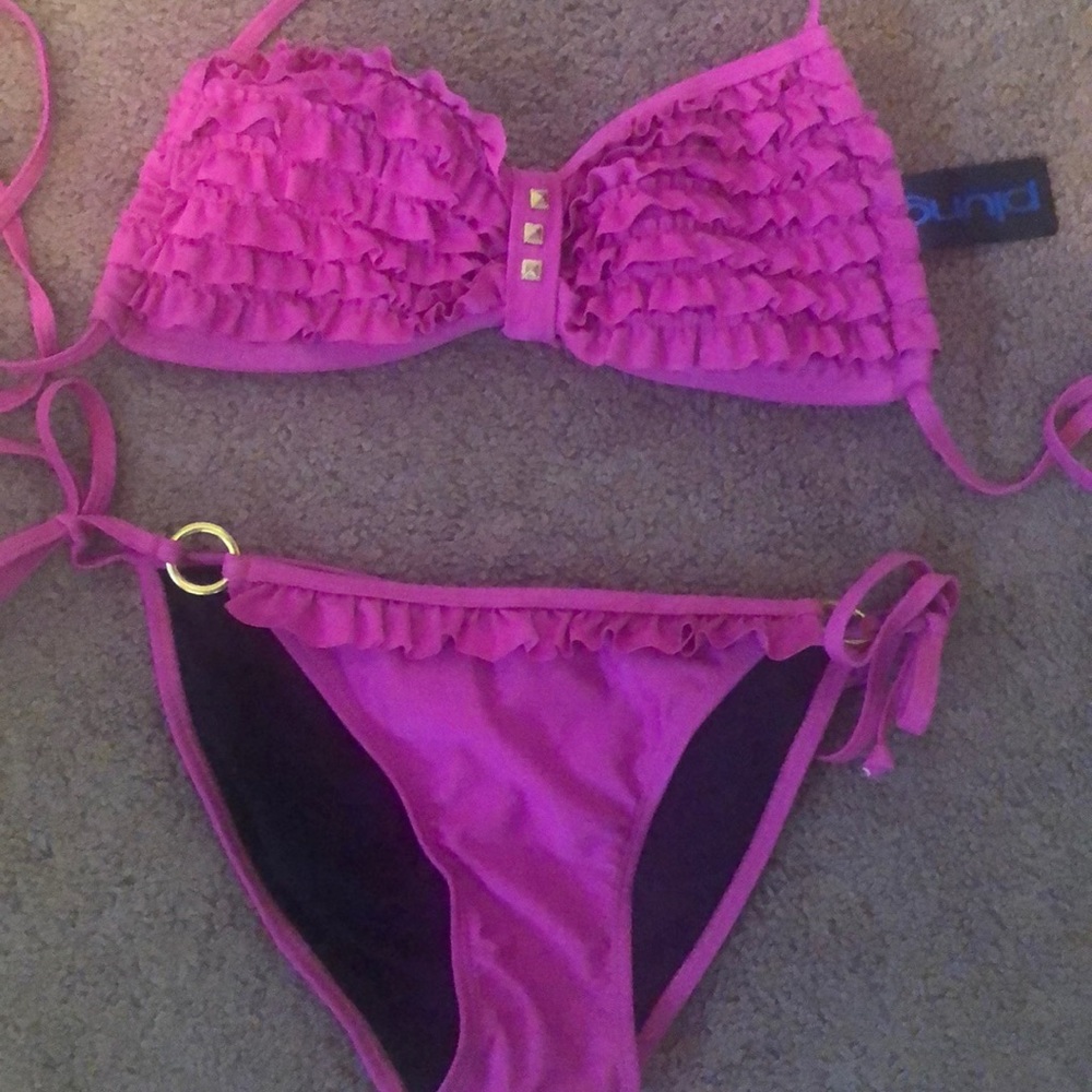 NWT Ruffle Bathing Suit. - Picture 2 of 6
